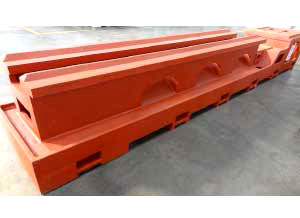 Rugged, quality Meehanite casting bed design with oversized ribs for rigidity